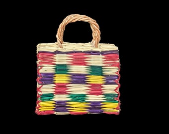 Portuguese reed basket. Checkered Model. 17 cm.