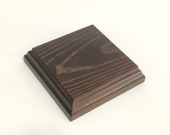 Square bases. Walnut varnish finish. Solid wood. Various measures. Ideal for models, figures, etc.