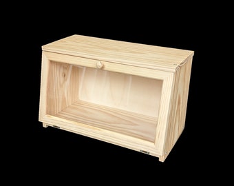 Breadbasket. Box with hinged lid. Measurements (width/depth/height): 40*21*25 cm. In solid pine wood. In raw. It can be painted.