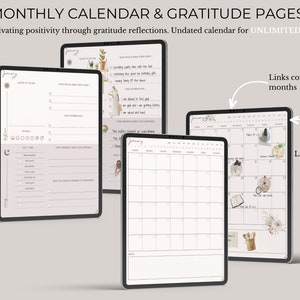 Op de afbeelding: Drie digitale planners op een grijze achtergrond. De planners zijn open om een maandelijkse kalender, een dankbaarheidsdagboek en een dagelijkse planner te laten zien. De planners zijn ontworpen om gebruikers te helpen positiviteit te cultiveren door middel van dankbaarheidsreflecties. De tekst op de planners luidt "Maandelijkse kalender & dankbaarheidspagina's" en "Positiviteit cultiveren door middel van dankbaarheidsreflecties. Ongelimiteerd te gebruiken, niet-gedateerde kalender."