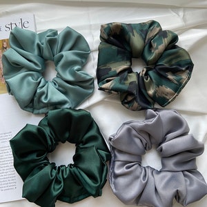 Large green satin scrunchies set | Emerald scrunchie | Large scrunchies | Abstract satin scrunchie | Silky satin scrunchies | gifts for her