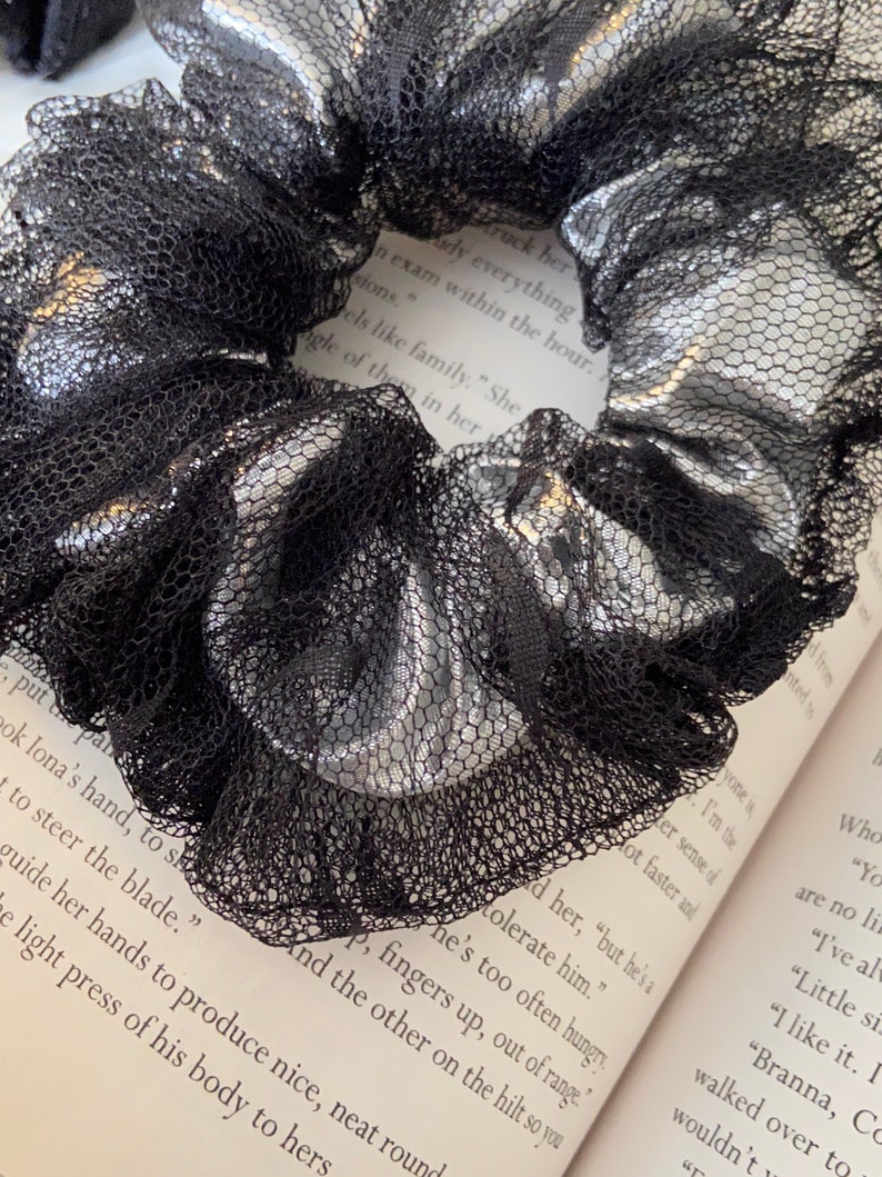 Schwarzes Tüll Scrunchie Doppellagiges Haargummi süßer Haarschmuck Metallic Haargummi dünner elastischer Scrunchy Gothic Scrunchies Bild 5