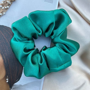 Emerald green satin scrunchies | Dark green scrunchie | Large scrunchies | Silky satin scrunchies green  | Bridesmaids scrunchies