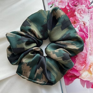Satin scrunchies | Emerald green scrunchie | Large scrunchies  | Abstract satin scrunchie | Hair tie | Silky satin scrunchies | Dark green