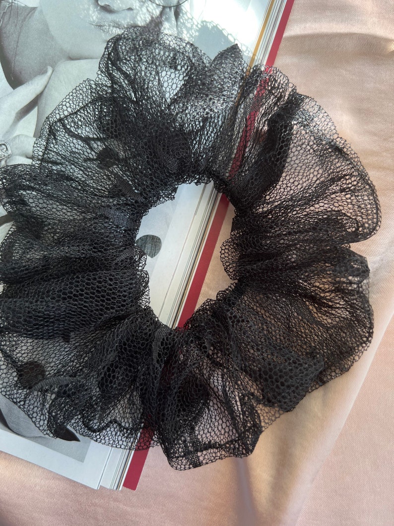 Schwarzes Tüll Scrunchie Doppellagiges Haargummi süßer Haarschmuck Metallic Haargummi dünner elastischer Scrunchy Gothic Scrunchies Bild 6