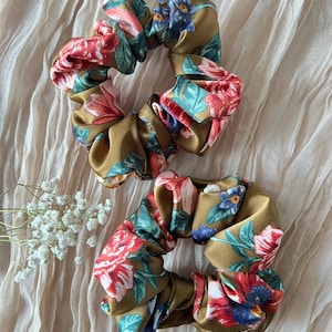 Scrunchie hair tie | green satin scrunchies  | Large satin scrunchies green | Silky satin | Handmade | Silk hair