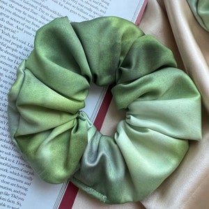 Emerald ombre green satin scrunchies | Large scrunchies | Satin scrunchies green | Silky satin scrunchies | Green scrunchie | Silk hair