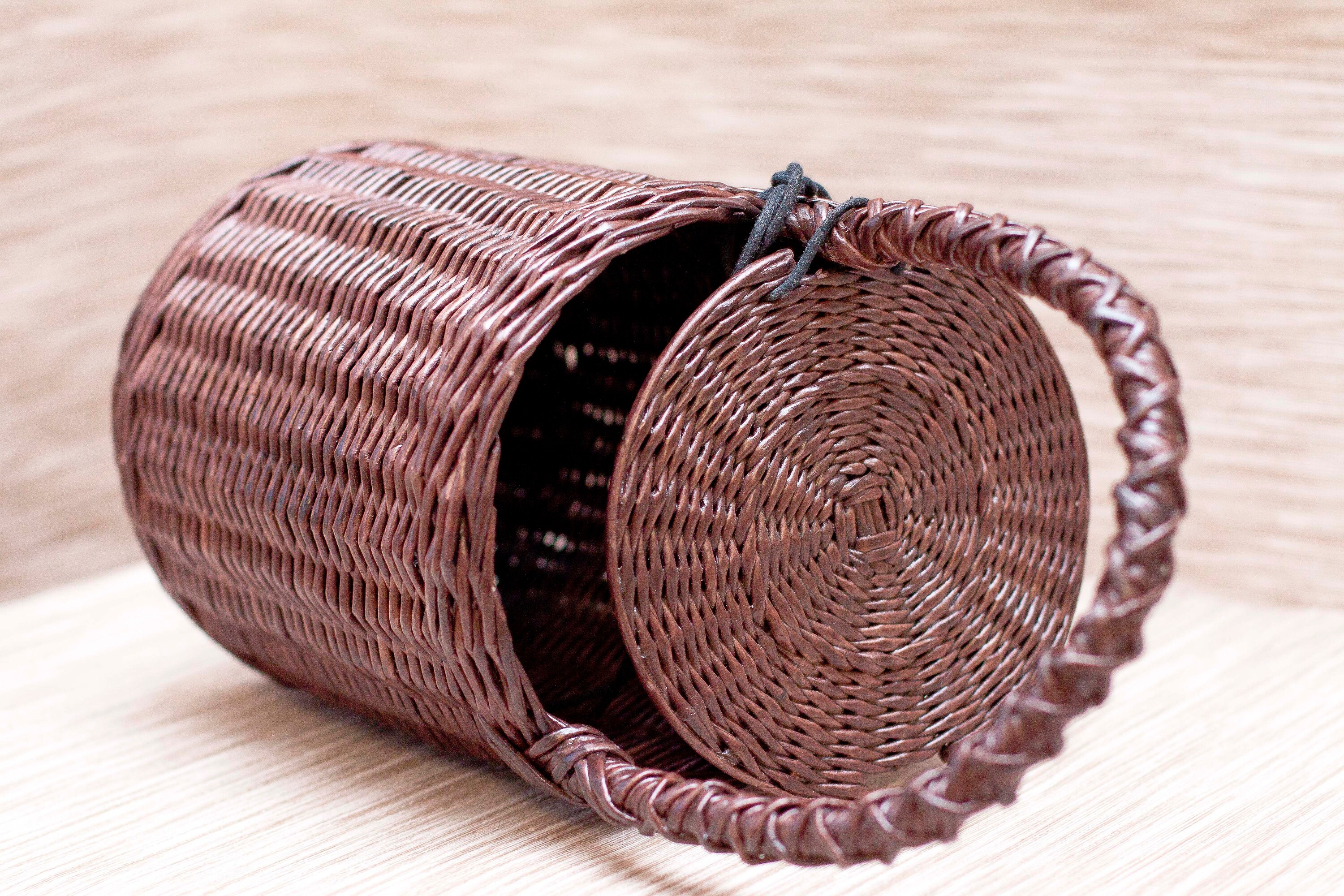round wicker basket bag