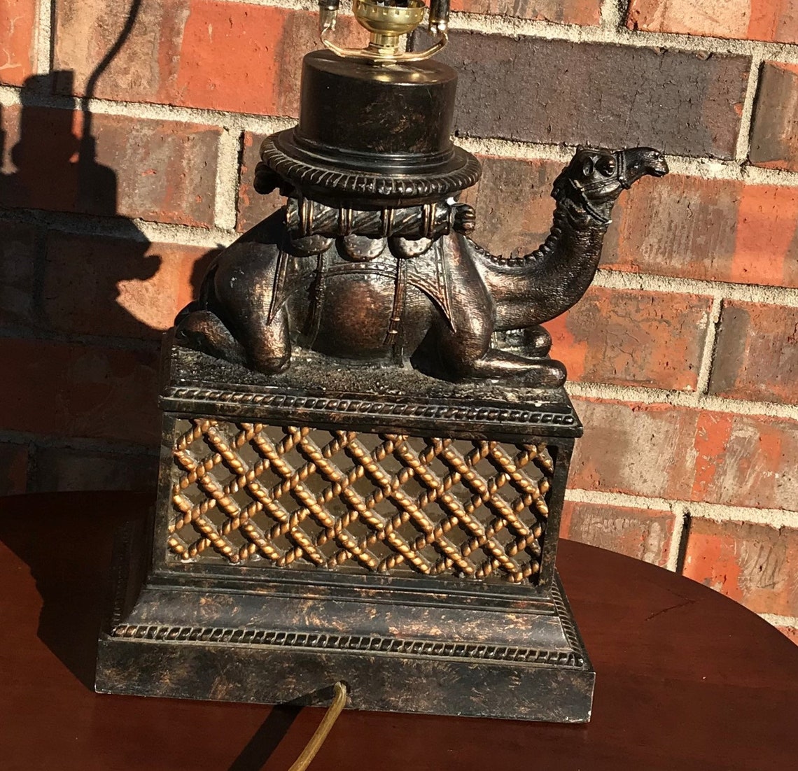 Old World Heavy Knealing Camel Lamp With Damask Lamp Shade/exoctic Work