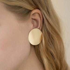 Gold Round Stud earrings, Gold Disc earrings, Vintage earrings, Big round metal earrings, Large Coin earrings