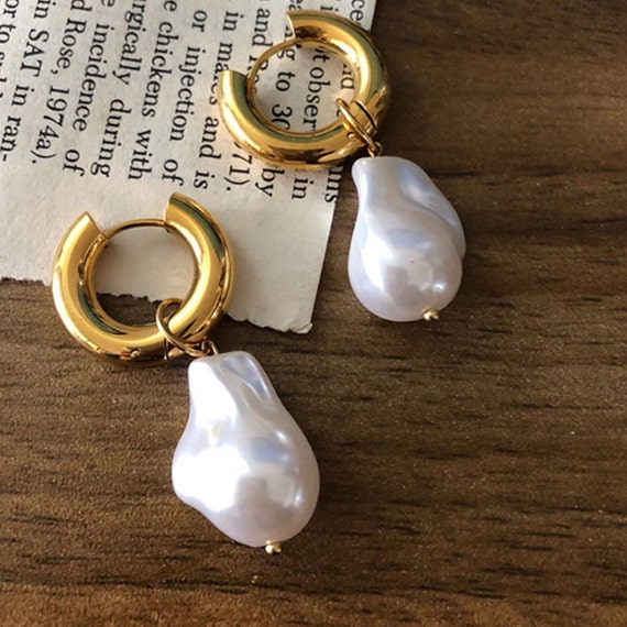 Chunky pearl earrings deals