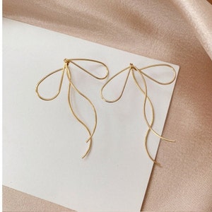 Bow knot threader earrings, Dainty Bow Threader Earrings, Gold Ribbon Earrings, Minimalist twisted threader earrings