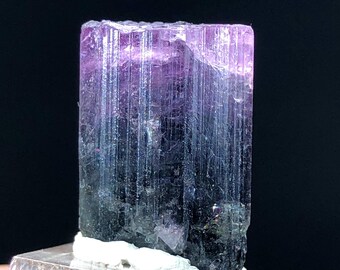 アフガニスタン産ブルーキャップトルマリンクリスタル（アルバイト入り