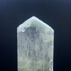 Natuurlijke groene kunziet, verborgen kunzite, kunzietkristal, ruwe kunziet, genezend kristal, kunzite te koop, kunzite uit Afghanistan -76 gram