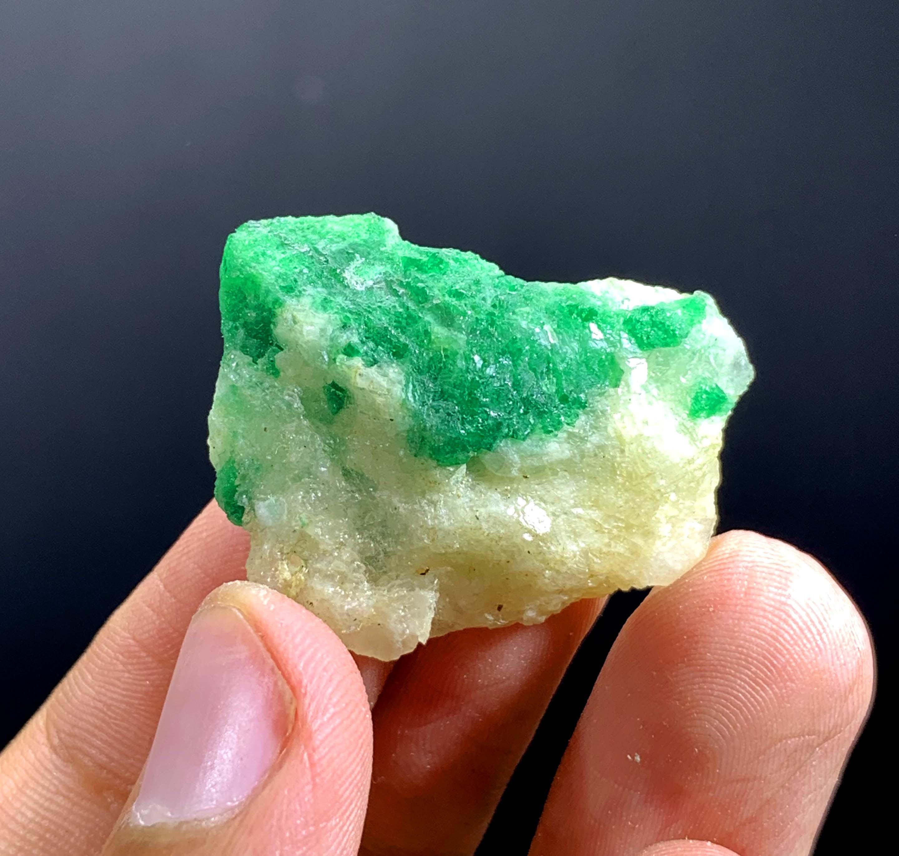 エメラルド 原石 結晶 8g 母岩付き オーストリア Habachtal産