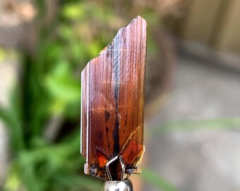 Zeldzaam rood brookietkristal uit Pakistan: 2,65 karaat