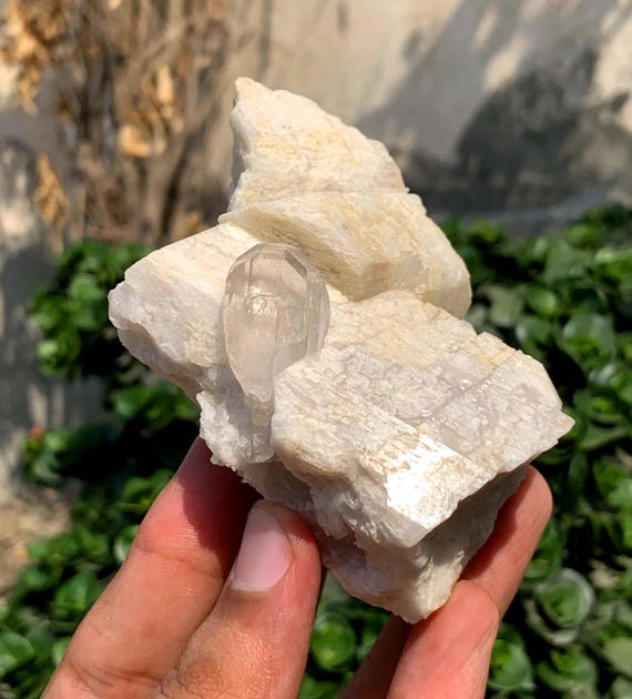 パキスタン産 エッチングトパーズ原石 クリスタルスカル？ パキスタン産長石付き天然トパーズクリスタル - 240グラム - Etsy 日本