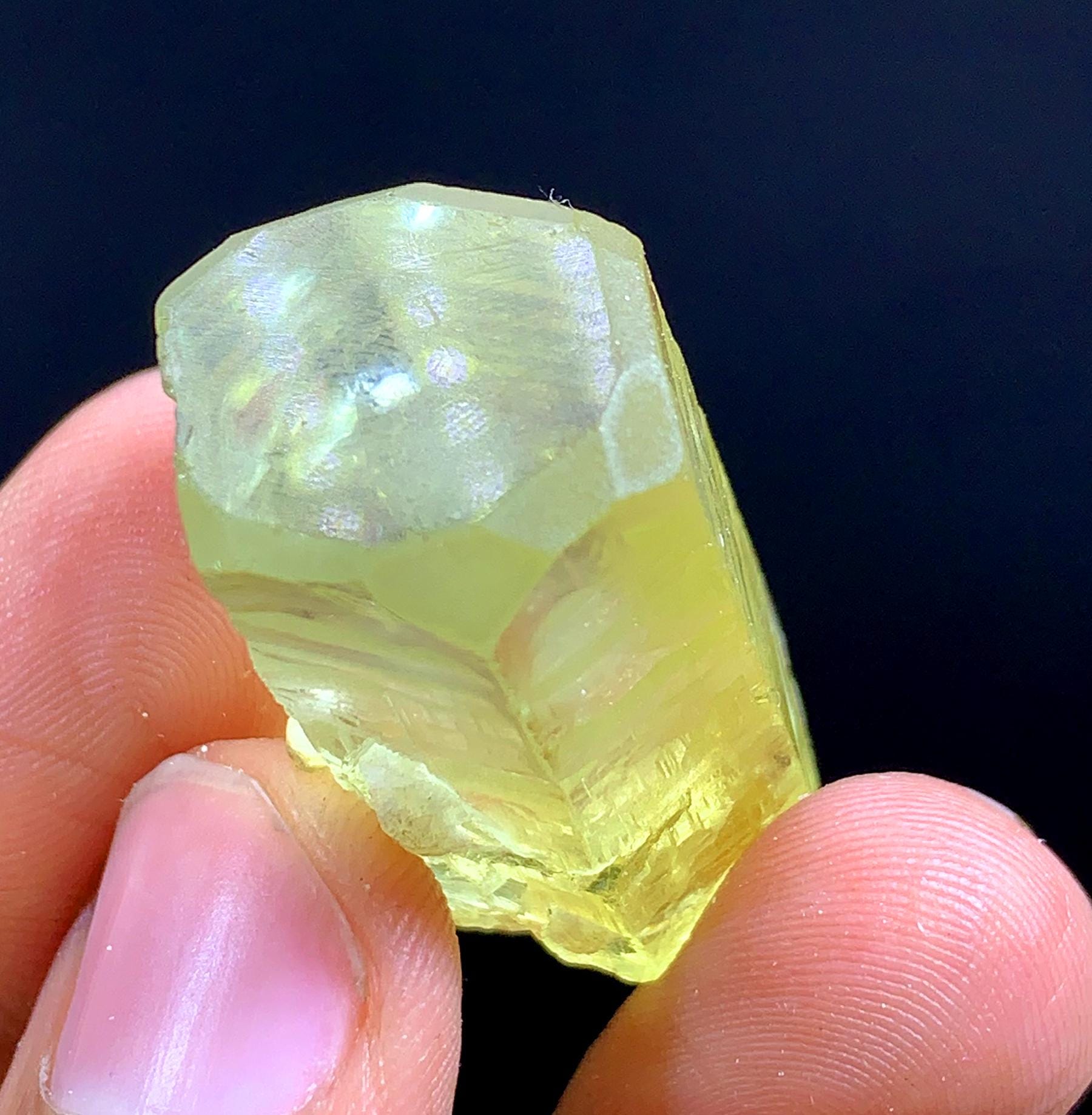 天然イエローヘリオドールクリスタル標本：パキスタン産原石（15グラム