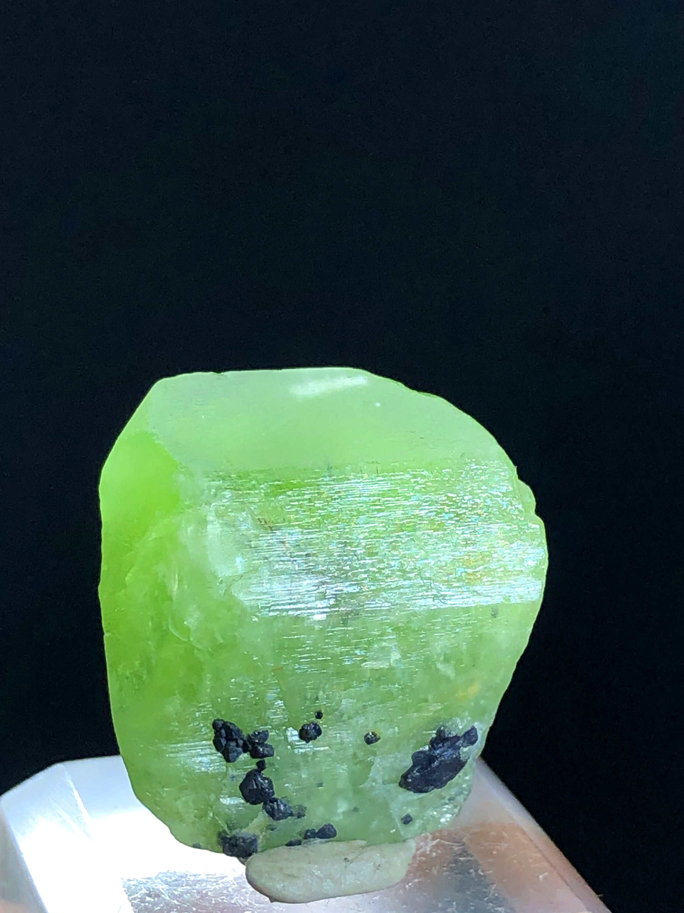 原石グリーンペリドットクリスタル：天然鉱物標本、50カラット - Etsy 日本