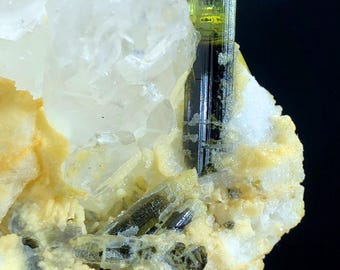 Grön mössa turmalinkristaller på kvarts, Skardu Pakistan mineralprov