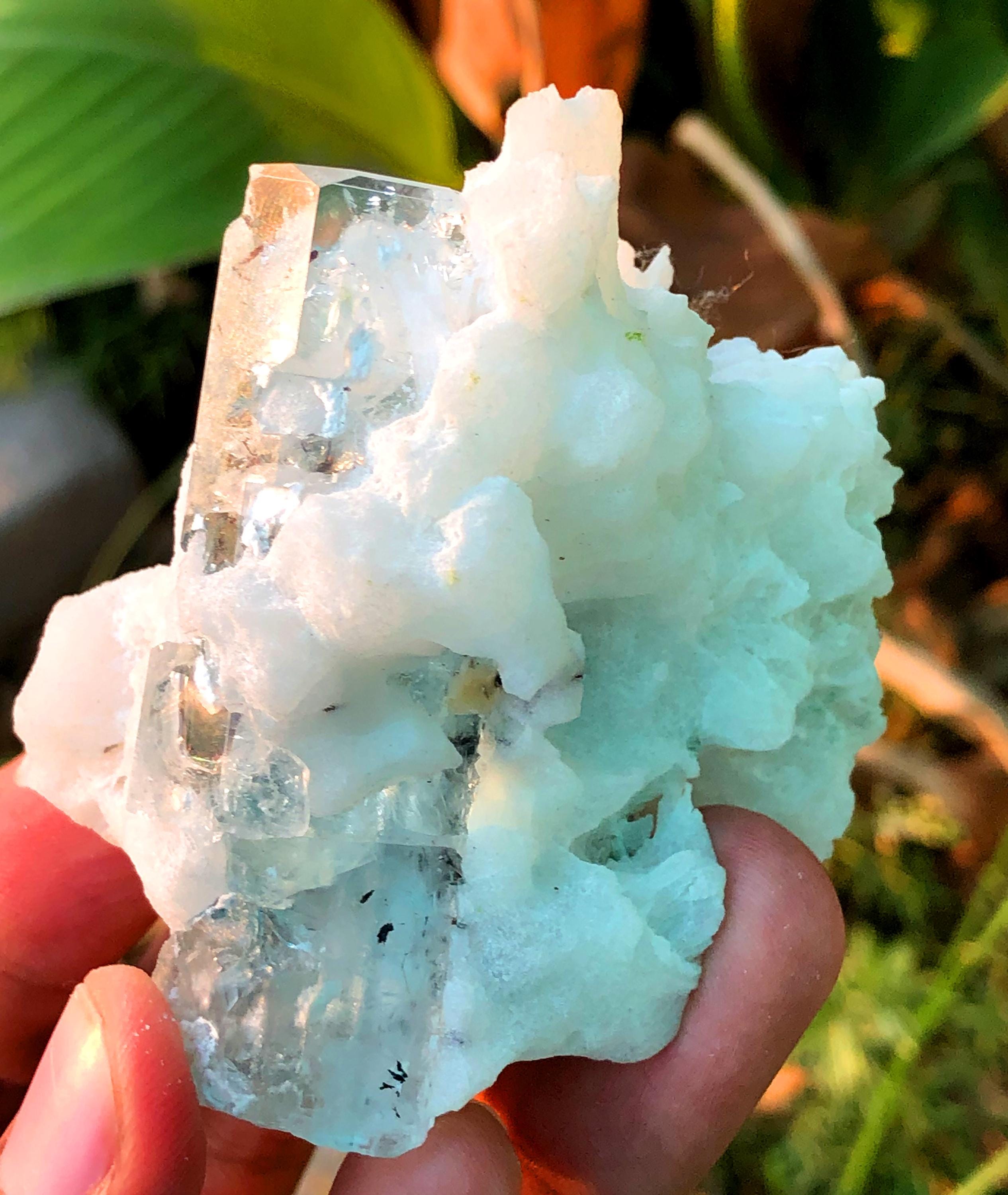 天然スカイブルーアクアマリン結晶（アルバイト含有）、原石標本
