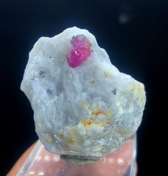 ピンクルビー原石標本：アフガニスタン産天然水晶（94.65カラット