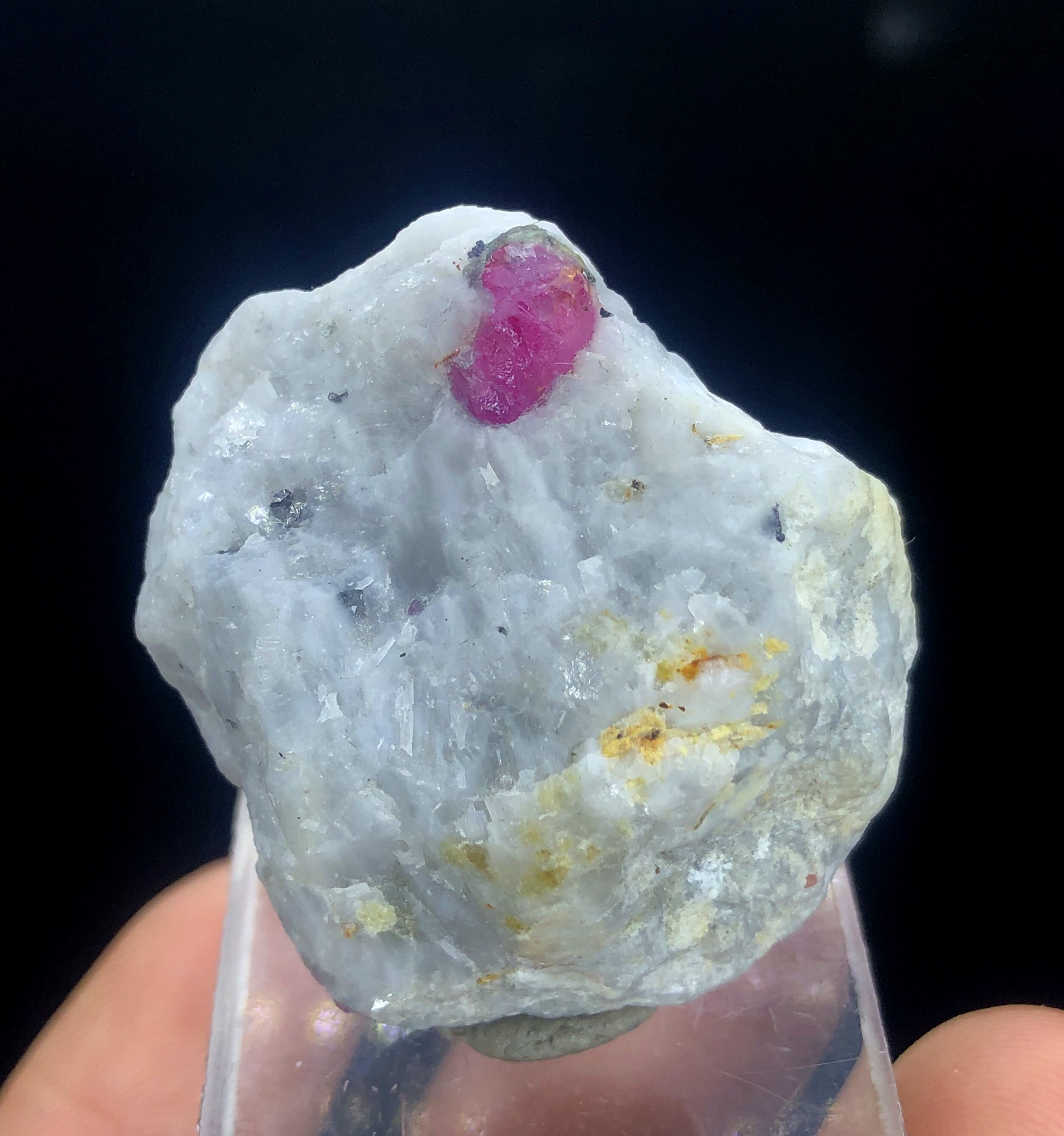 ピンクルビー原石標本：アフガニスタン産天然水晶（94.65カラット