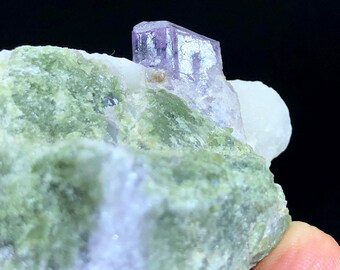 220ct巨大スキャポライト結晶/鉱物標本 スキャポライト の商品一覧- 鉱物標本・隕石標本販売のWeb専門店