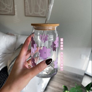 Groovy Flowers Daisy Iced Coffee Cup | Single Color | 16 oz Glass Coffee Cup with Bamboo Lid and Glass Straw