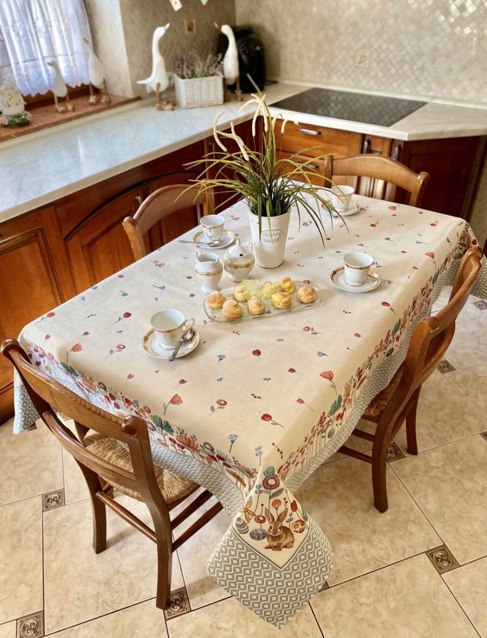 Oval Easter Tablecloth - xdhibit