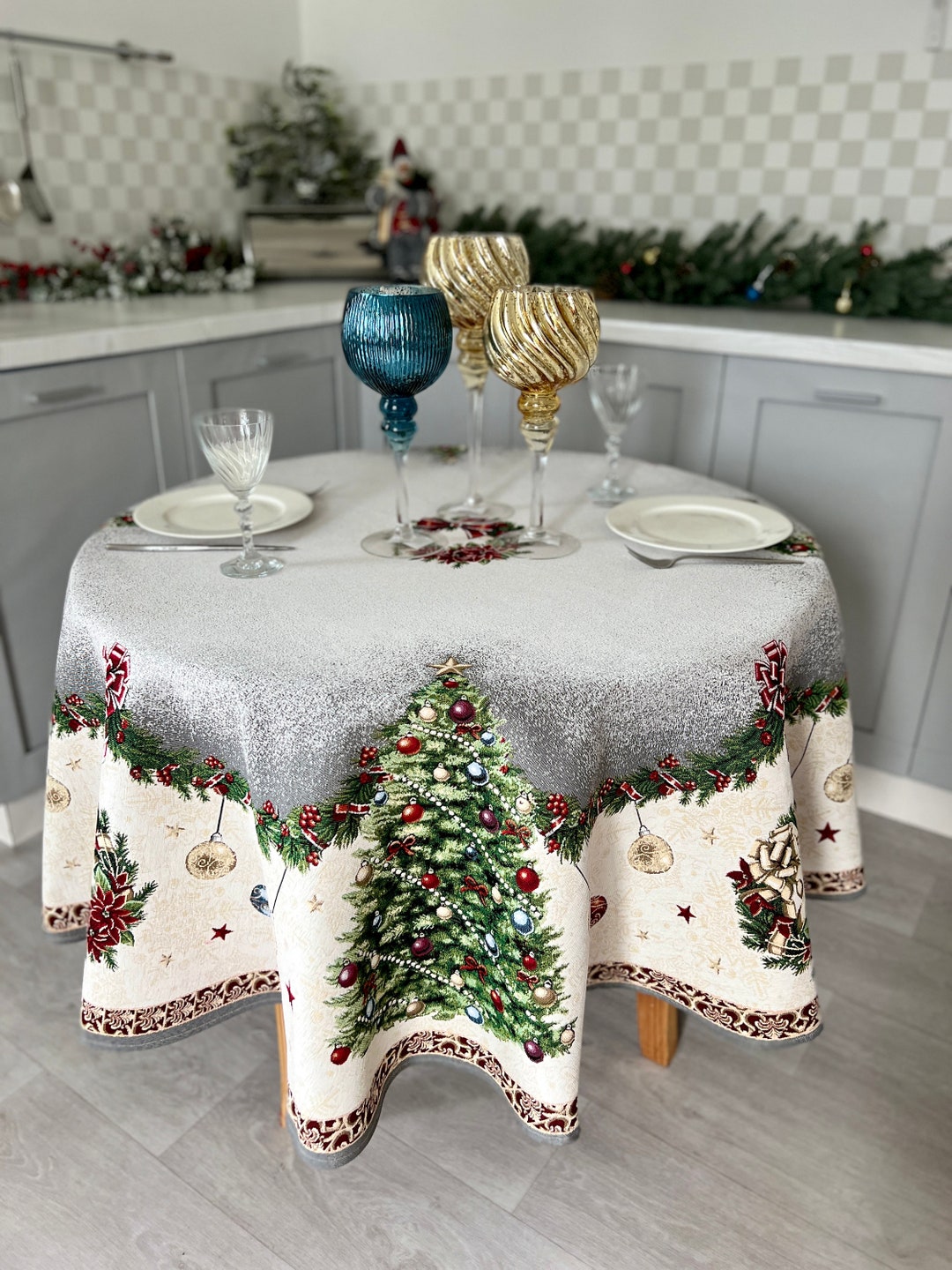Green Christmas Tablecloth, Round Tapestry Tablecloth, Classic Christmas Tablecloth, Christmas