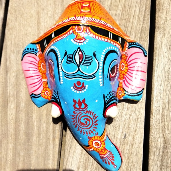 Oeuvre d'art murale tête de Ganesha / Suspension Pattachitra de Ganesha / Suspension murale d'éléphant / Visage de Ganesha fait main en papier mâché | Cadeau porte-bonheur