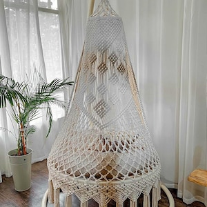 Handgjord makramégungstol, boho hängstol, hängmatta, vit makramégungstol med kudde, dubbelsitsgunga, gungstol för uteplats bild 2