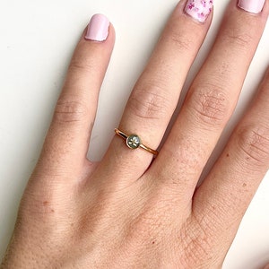 Petite bague en acier inoxydable, bague fleur, bague fleur en dentelle, cadeau pour elle, bague fleur pressée, cadeau, sans ternissement