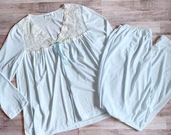 M | Vintage 1970's Vanity Fair Light Blue & Cream Lace Long Sleeve Top and Pants Nylon Pajama Lingerie Sleepwear Set | Size Medium