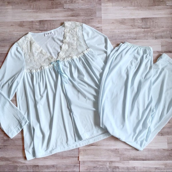 M | Vintage 1970's Vanity Fair Light Blue & Cream Lace Long Sleeve Top and Pants Nylon Pajama Lingerie Sleepwear Set | Size Medium