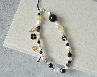 Daisy Charm Beaded Phone Strap: Chic Phone Accessory