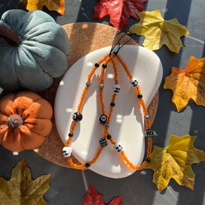 Skull Beaded Phone Charm: Spooky Halloween Strap