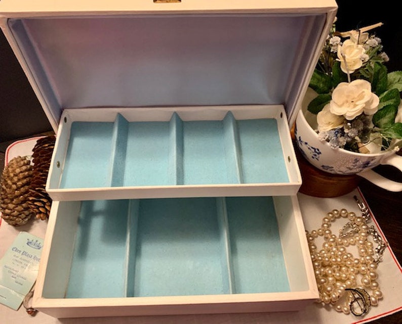 Pink Rose Buxton Jewelry Box Vintage 1960s Retro Dresser Box 1970s Storage Powder Blue Liner White Faux Leather