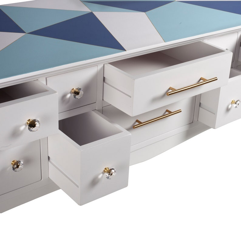 Table basse en bois relookée peinte en blanc et bleu image 6