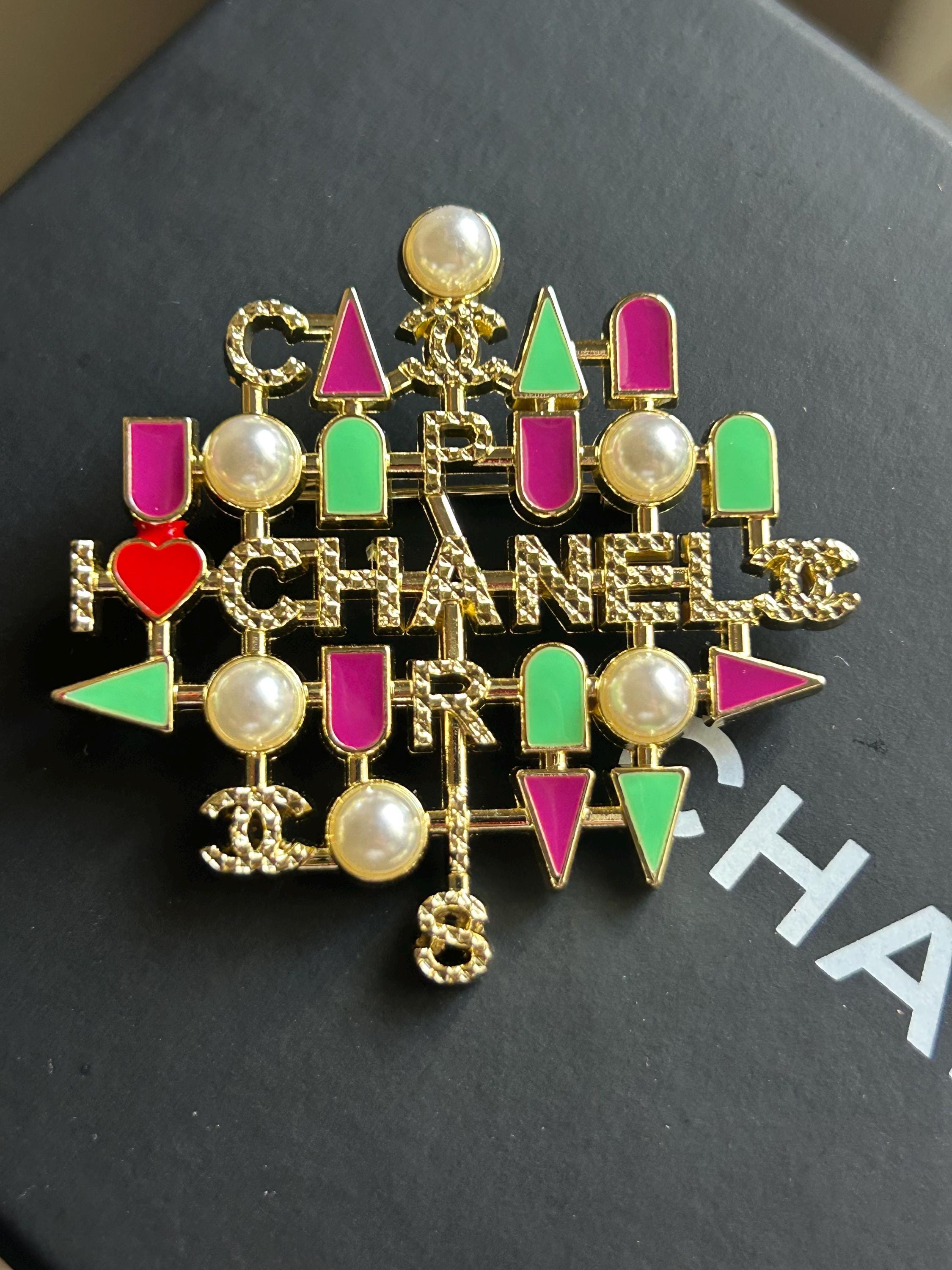 家族共通の垢　vintage Old CHANEL ブローチ？　チャーム CHANEL｜luxury brand items ｜ AMORE Vintage Tokyo – tagged