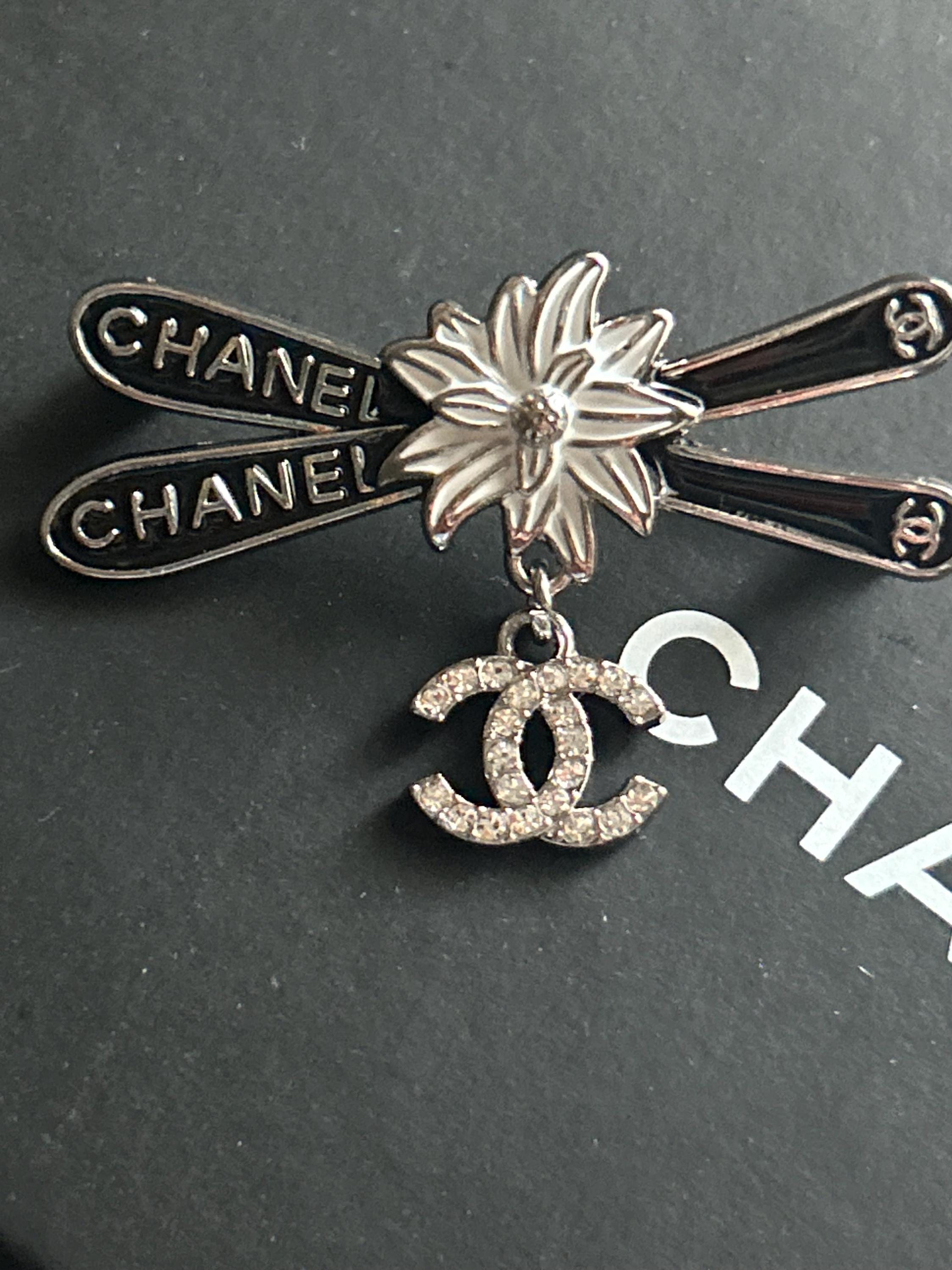 VINTAGE CHANEL pin brooch jewelry