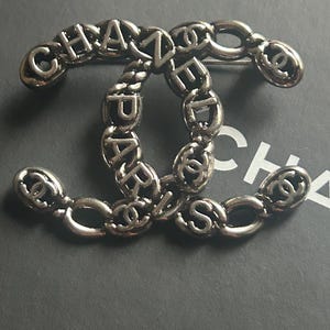 VINTAGE CHANEL pin brooch
