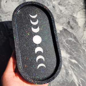Galaxy Themed Oval Trinket Tray with White Moon Phase Design – Handmade Resin Jewelry Dish, Celestial Boho Decor