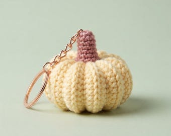 Häkelanleitung für einen Kürbis, Kürbis-Schlüsselanhänger (Amigurumi), Anfänger-PDF für Halloween-Häkelarbeiten, Herbstdeko mit Kürbis, Sofort-Download für herbstliche Bastelprojekte