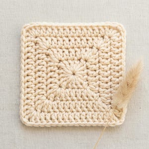 Solid Granny Square Crochet Pattern Modern No Gap Granny Square PDF Beginner Blanket Coaster Bag Motif Instant Download image 6