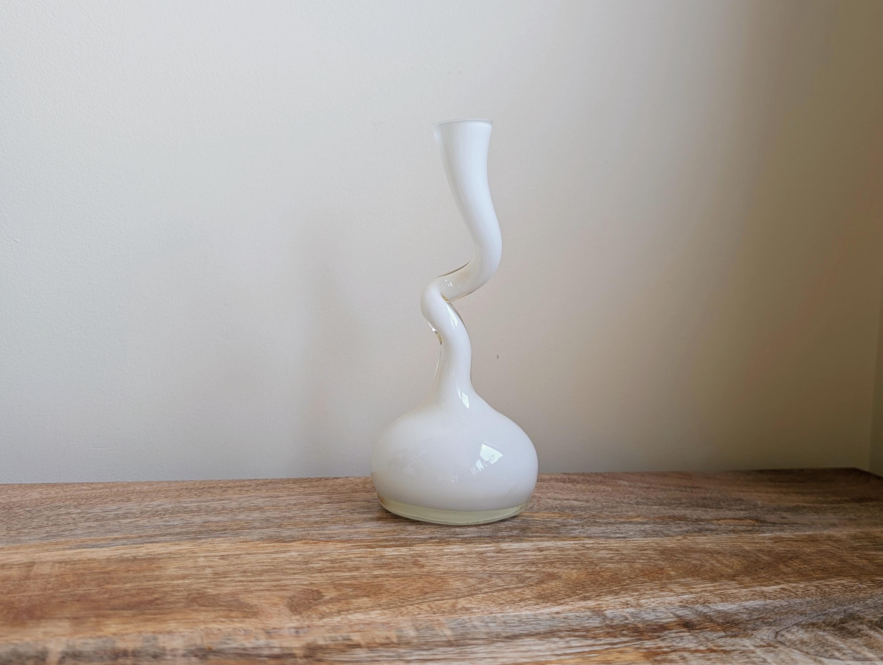 Normann  swing vaseノーマンコペンハーゲン Normann - 'Swing' vase, red – ByMonica