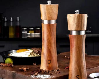 Juego de molinillos de sal y pimienta de madera de acacia personalizados: molinillo grabado
