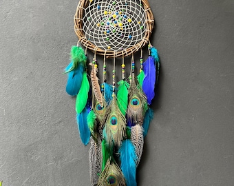 Boho Traumfänger: Grüne & Blaue Federn, Pfau Akzent - Handgemacht