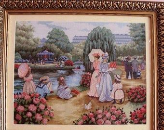 Wzór do haftu krzyżykowego w stylu epoki wiktoriańskiej w formacie PDF. Cyfrowy schemat haftu krzyżykowego w stylu ogrodu wiktoriańskiego w formacie PDF.